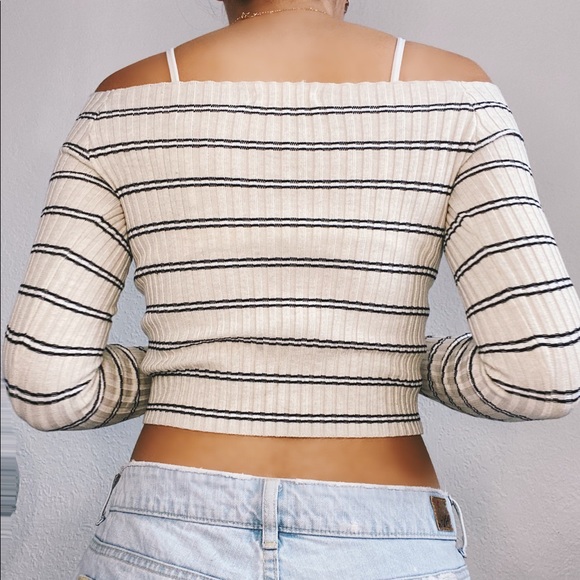 Off the shoulder stripped crop top - Picture 3 of 3